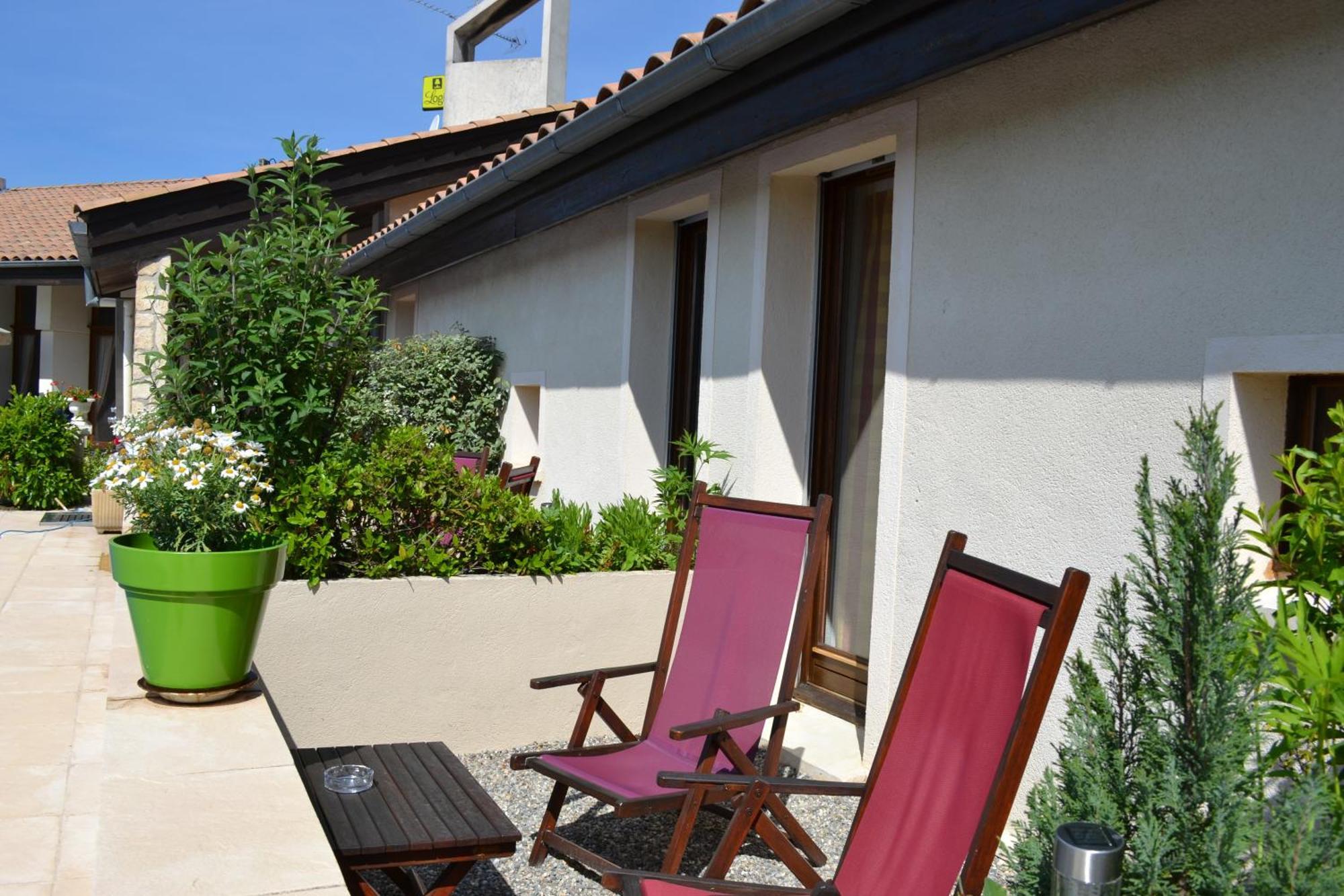 Logis Hotel Le Vieil Amandier Триганс Экстерьер фото