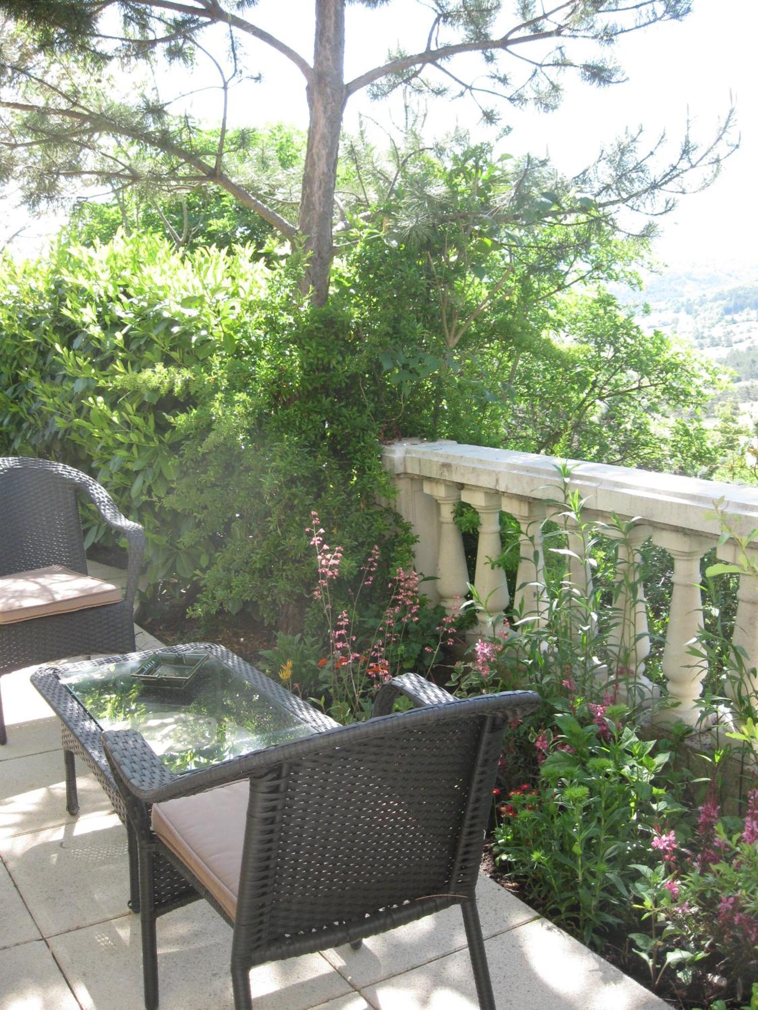Logis Hotel Le Vieil Amandier Триганс Экстерьер фото