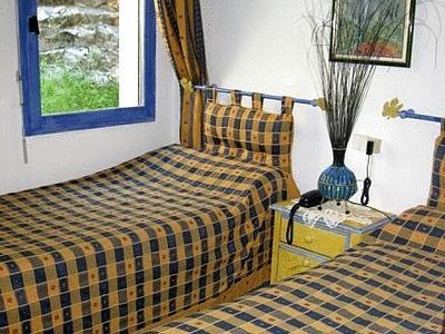 Logis Hotel Le Vieil Amandier Триганс Номер фото